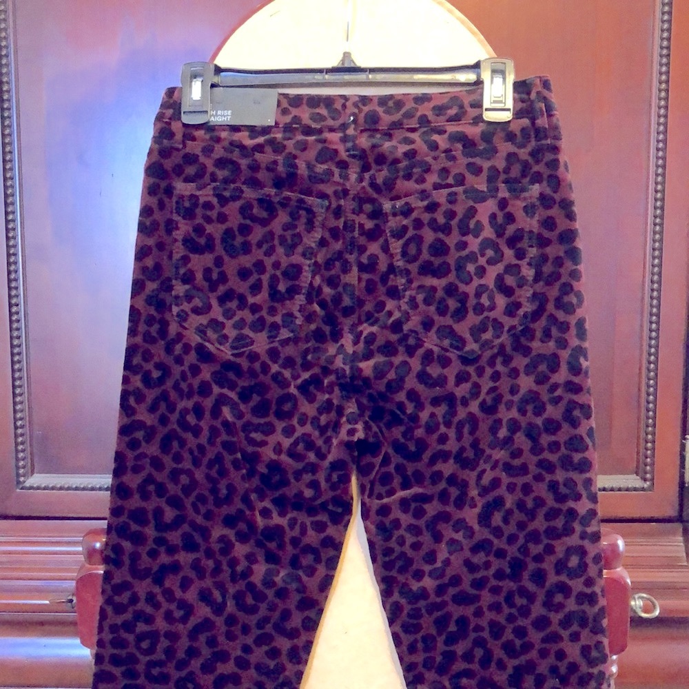 Ann Taylor Corduroy Pants.      New With Tags